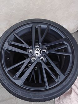 Toyota Camry xse wheels and tires