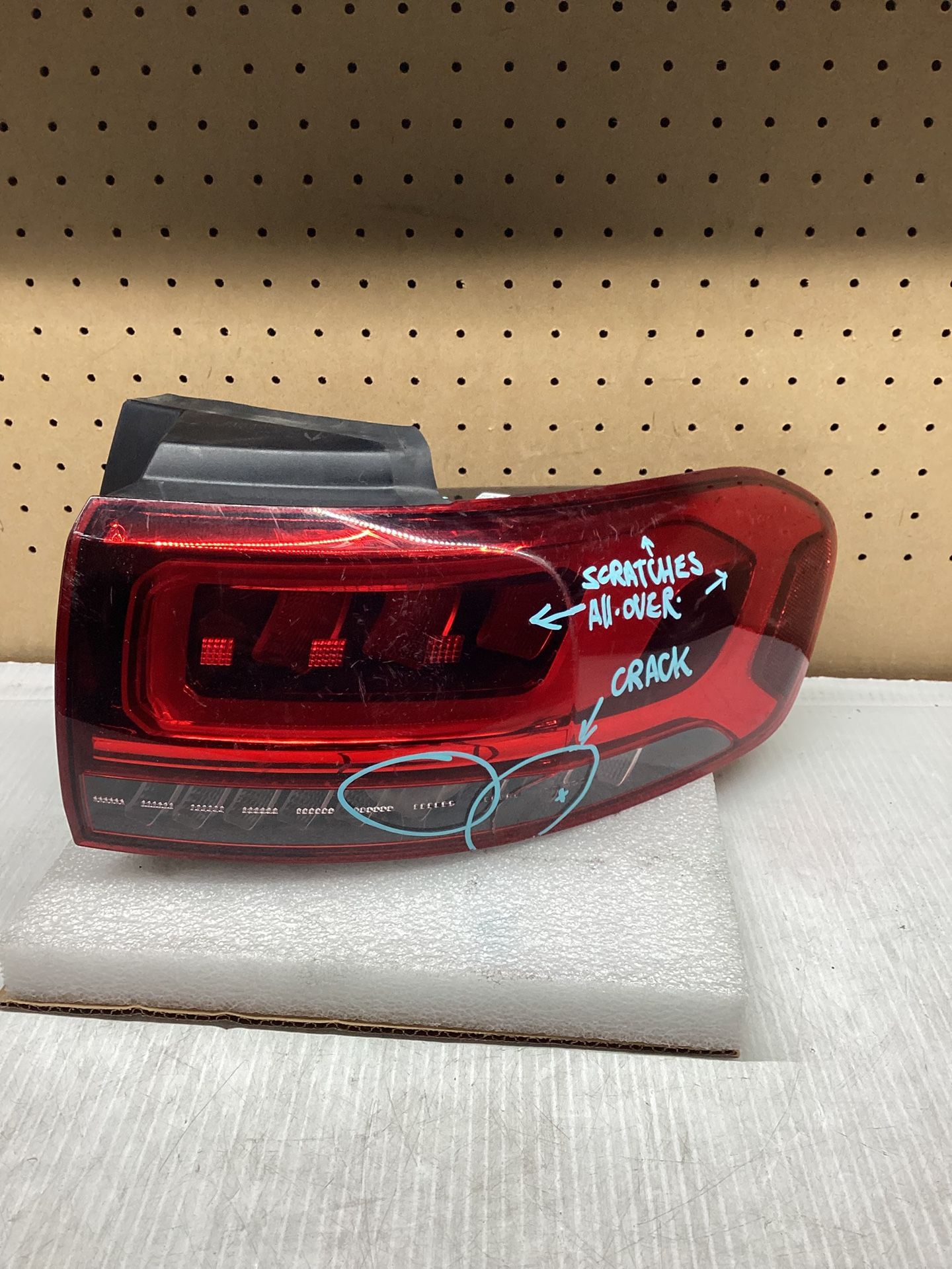 2020 - 2023 MERCEDES GLB REAR PASSENGER SIDE TAIL LIGHT OEM 