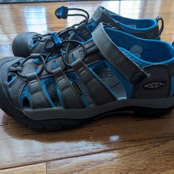 Keen Closed Toe Sandals Size 5