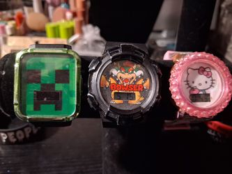 Kids watches lot