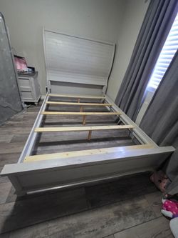 Bed frame queen