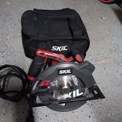Skill Saw With Carrying Case