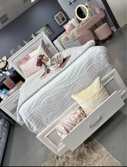 ✨️ Queen, Full, Twin beds Mattresses ✨️ Furniture Sectionals, Dining Avail