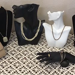 NWOT & EUC Beautiful Vintage and Fashion Handbag, Necklaces, Bracelets, Ring & Pin Set. Lot. Lote de Joyas Antiguas en Excelente Condición 