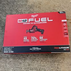 Milwaukee M12 Hacksaw 