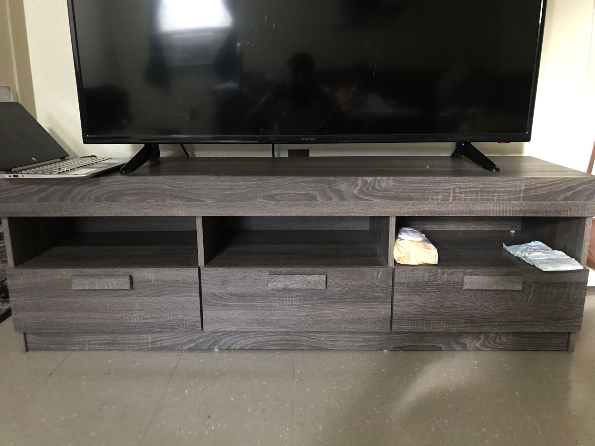 Tv stand fits up 60inch