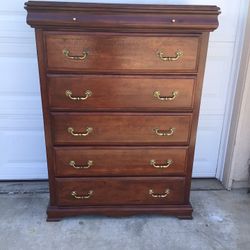 Dresser 148