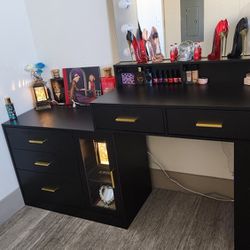 Makeup Vanity Desk with Mirror and Lights

