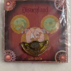 Disney Pins LE 2000 Disneyland Resort