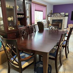 Dinning Table With 6 Chairs And Display Hutch