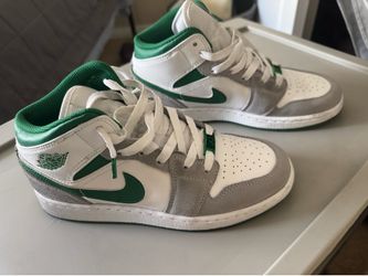 Air Jordan 1 Mid SE “Oxidized Green” – Grade School Size 5.5Y