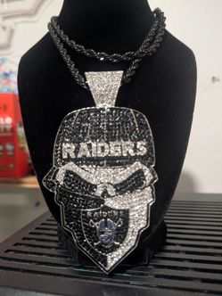 RAIDERS SKULL PENDANT + BLACK CHAIN