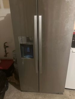 Whirlpool refrigerator with icemaker