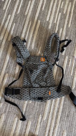 Tula explore baby carrier