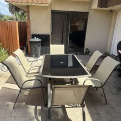 Outdoor Patio Set + Umbrella 