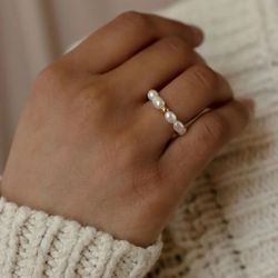 R302- Minimalist Adjustable Imitation Pearl Ring!