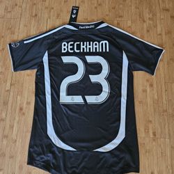 2006 real madrid soccer jersey retro
David Beckham #23

Adult size available:
Small
Medium 
Large

Brand new with tags

$60