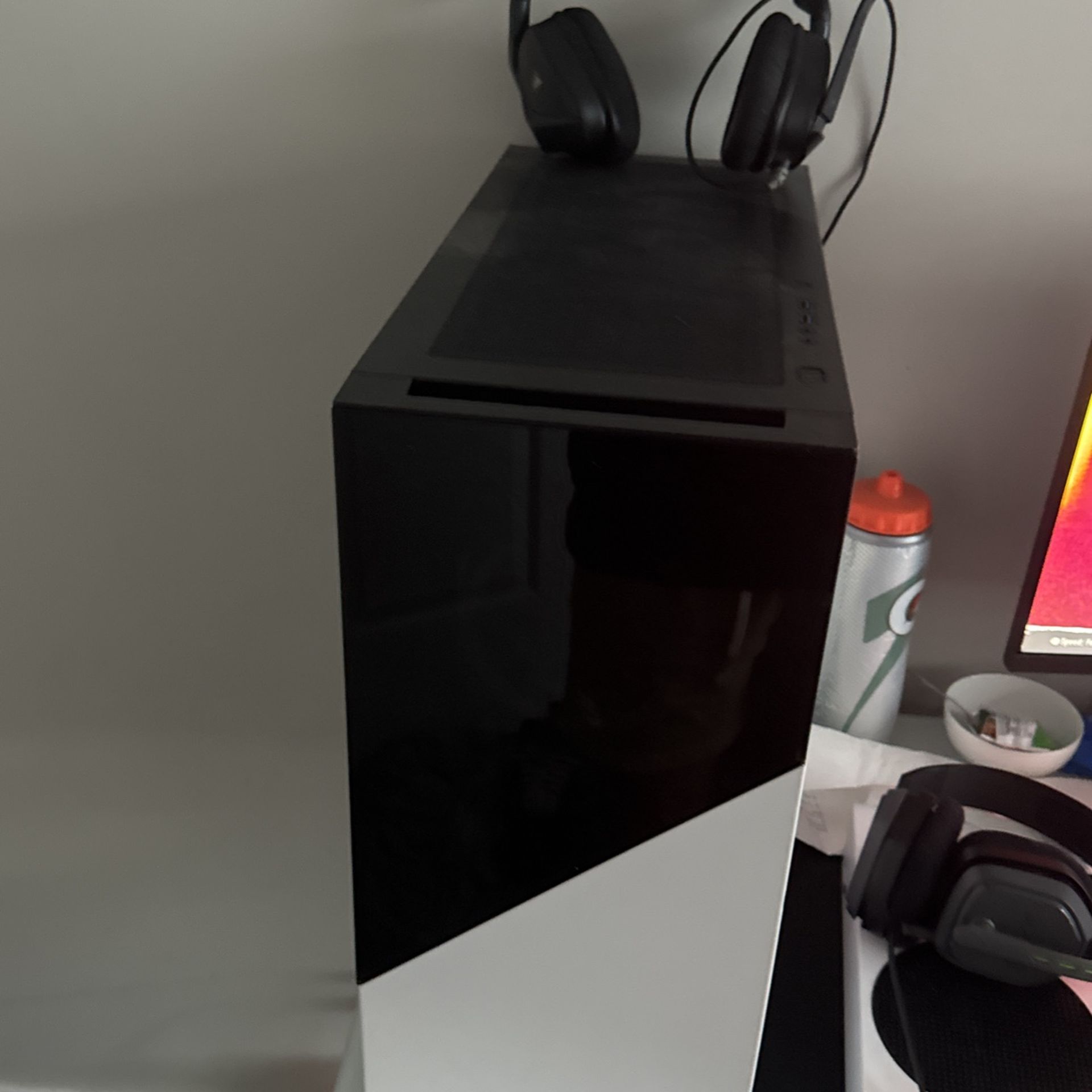 Gaming PC CyberPowerPC Gaming Desktop AMD Ryzen 3700X 16GB