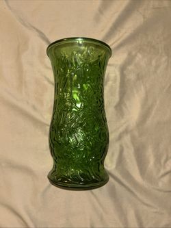Vtg. Emerald Green Flower Vase. Glass With Pattern