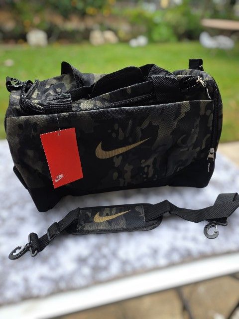 Rare Nike Duffle Gym Army Gold Bag Weekender Camouflage
