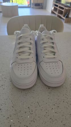 Nike sneakers 7Y (8.5 women)