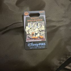 Disney Happy Halloween 2024 Lonesome Ghosts Mickey Donald Goofy LR Pin NOC