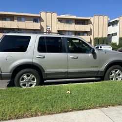 2004 Ford Explorer