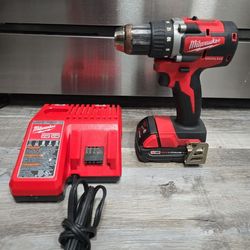 MILWAUKEE M18 BRUSHLESS 1/2" DRILL WITH BATTERY AND CHARGER CAT#2801-20