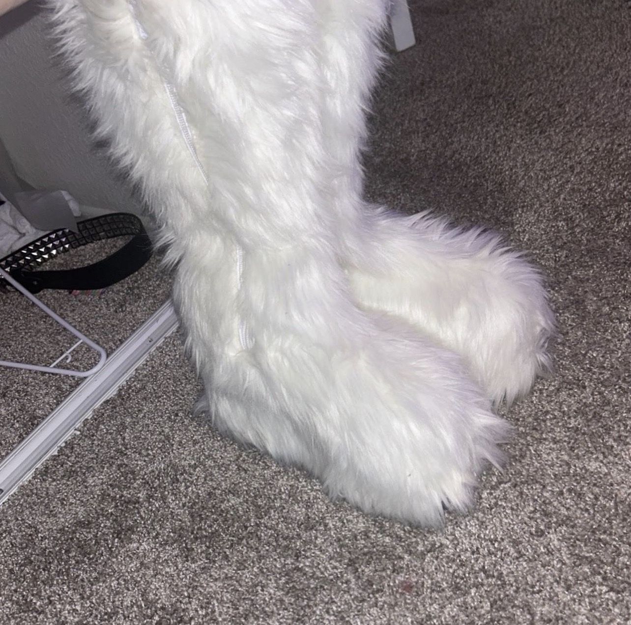 Size 6  Y2K White 5 inch platform fur boots