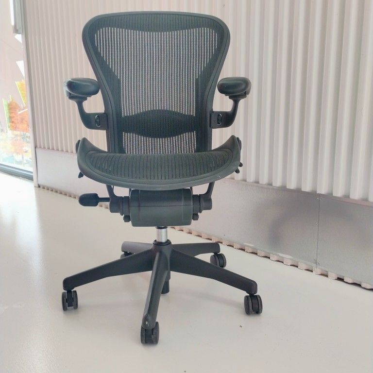 Herman Miller Aeron Office Chair Size B Read The Description 👇🏻  Still Available 