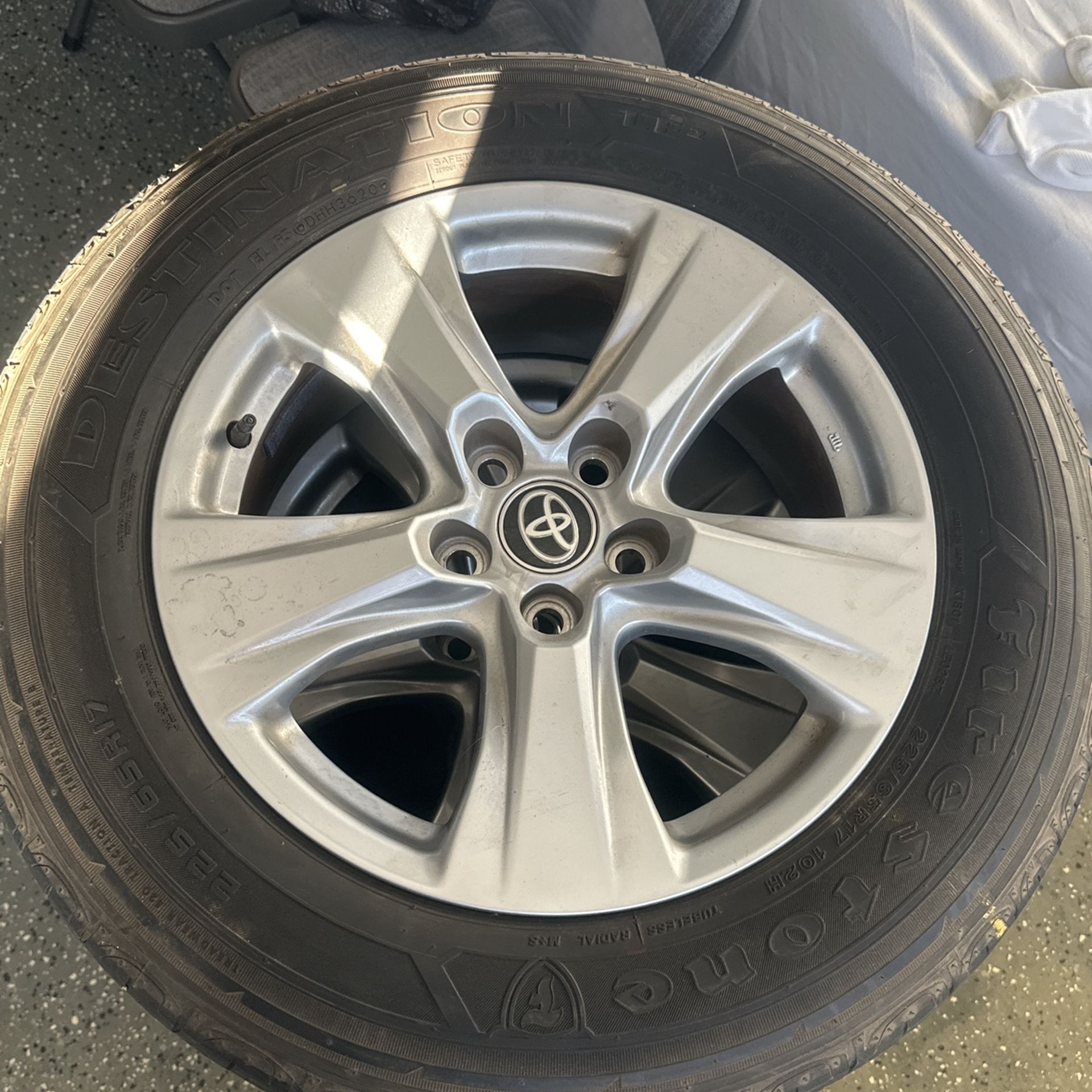 Toyota RAVE 4 Rims With Tire Size 255/65/17