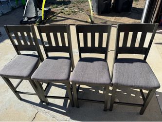 Table Chairs / Bar Stools