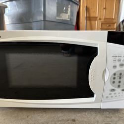 Home Goods Microwave And Kitchenware