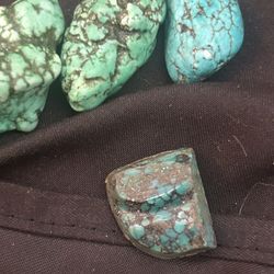 FOUR SMALL TORQUES PIECES 