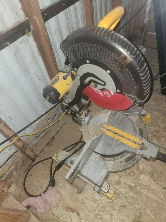 DeWalt Saw