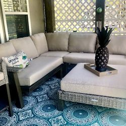 Broyhill Sectional Sofa With Audimon 