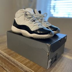 Nike Air Jordan 11 Retro GS Concord White Black 2018 Size 7Y