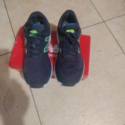 Fresh Foam 680 V7 Running Shoes  Navy Men's Size 9  