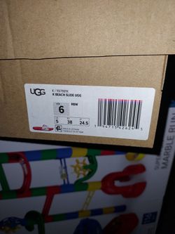KIDS SIZE 6 UGG SANDALS