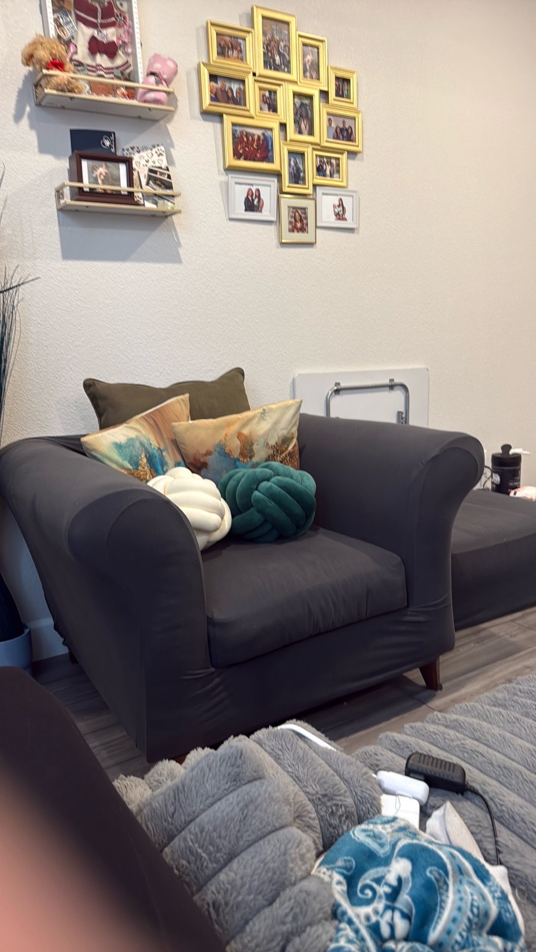 Love seat & ottoman