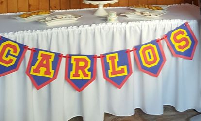 Tablecloth..Mantel..does not have velcro