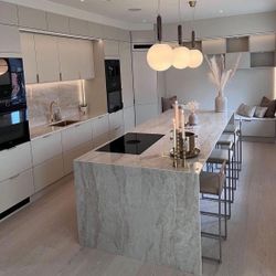 Custom Kitchen Cabinets 