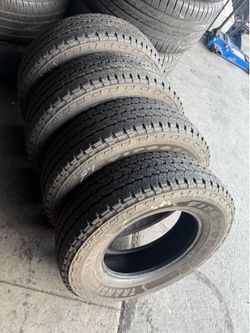 Vendo 225/75/R16 las 4 llantas por 175 Faresstone