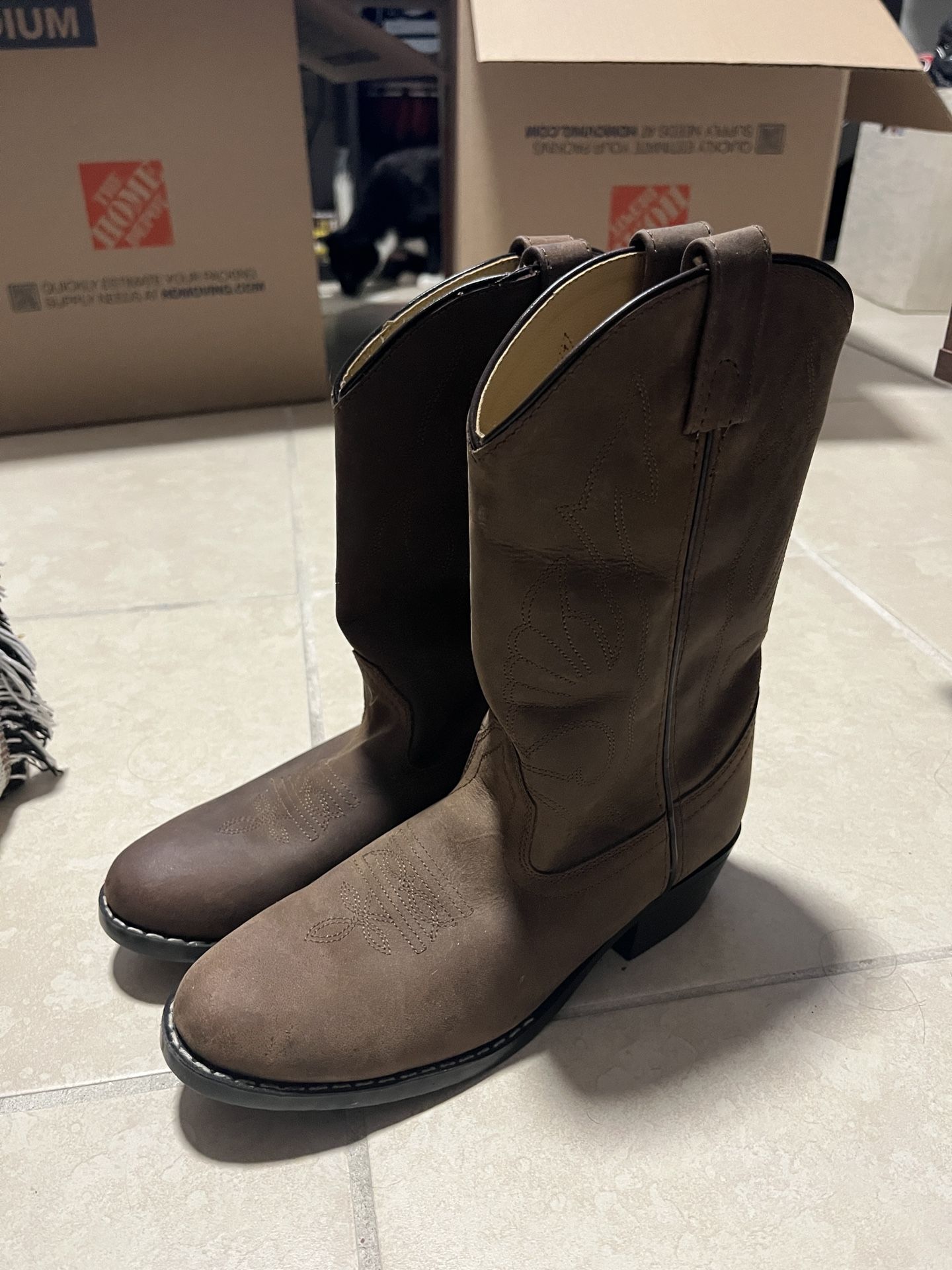 VINTAGE BRAND NEW Brown leather Cowboy boots