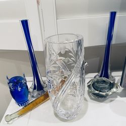 Gorgeous signed vintage Crystal Vase 10” in height and very heavy. Excellent condition-like new  This vase is in perfect condition.  Please message wi