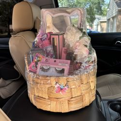 Hello Kitty Basket 
