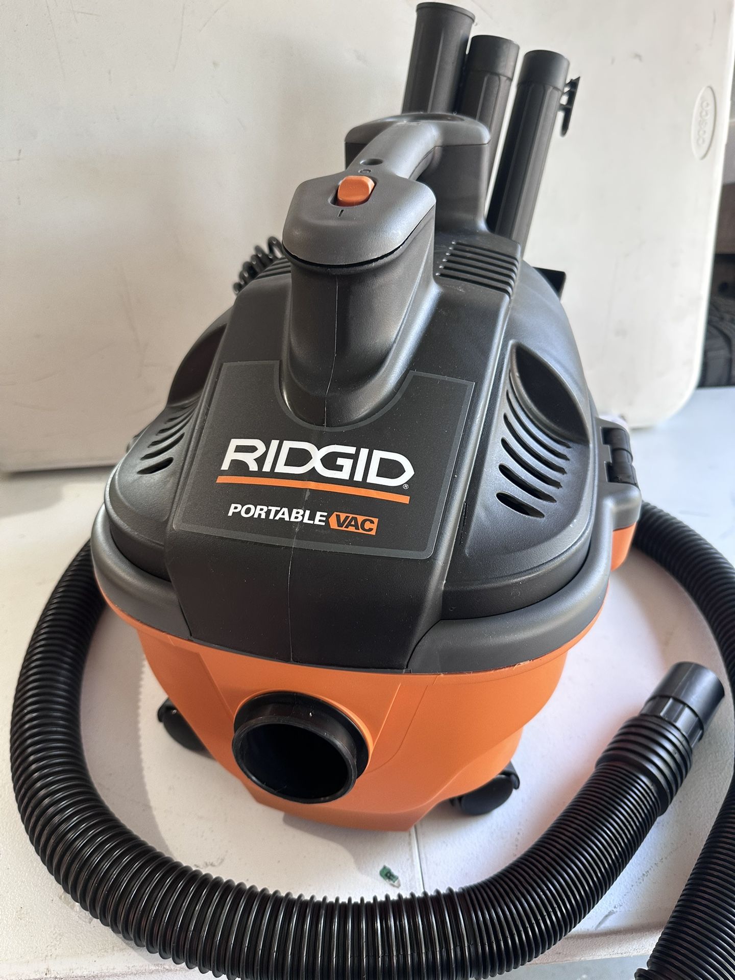 RIDGID 4 Gal. 5.0 Peak HP Portable Wet/Dry Shop Vacuum (WD4070)