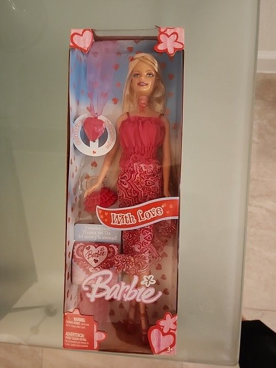 VALENTINES DAY BARBIE DOLL WITH LOVE H8254 HEART NECKLACE CARD PURSE BRUSH