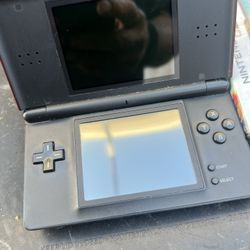 Nintendo Ds Lite And 2 Games 