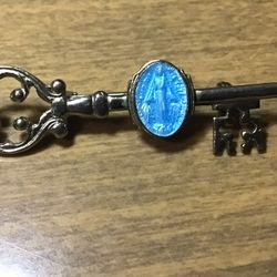 VTG  MIRACULOUS MEDAL SKELETON KEY BROOCH PIN